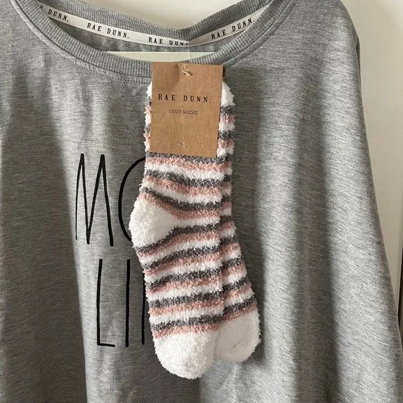 New Rae Dunn Gray Plus Size Mom Life Sweatshirt 3X and Cozy Socks - Picture 5 of 12